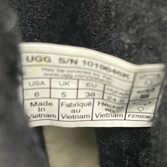 UGG Women's Classic Short II Boot, Black - Picture 12 of 16